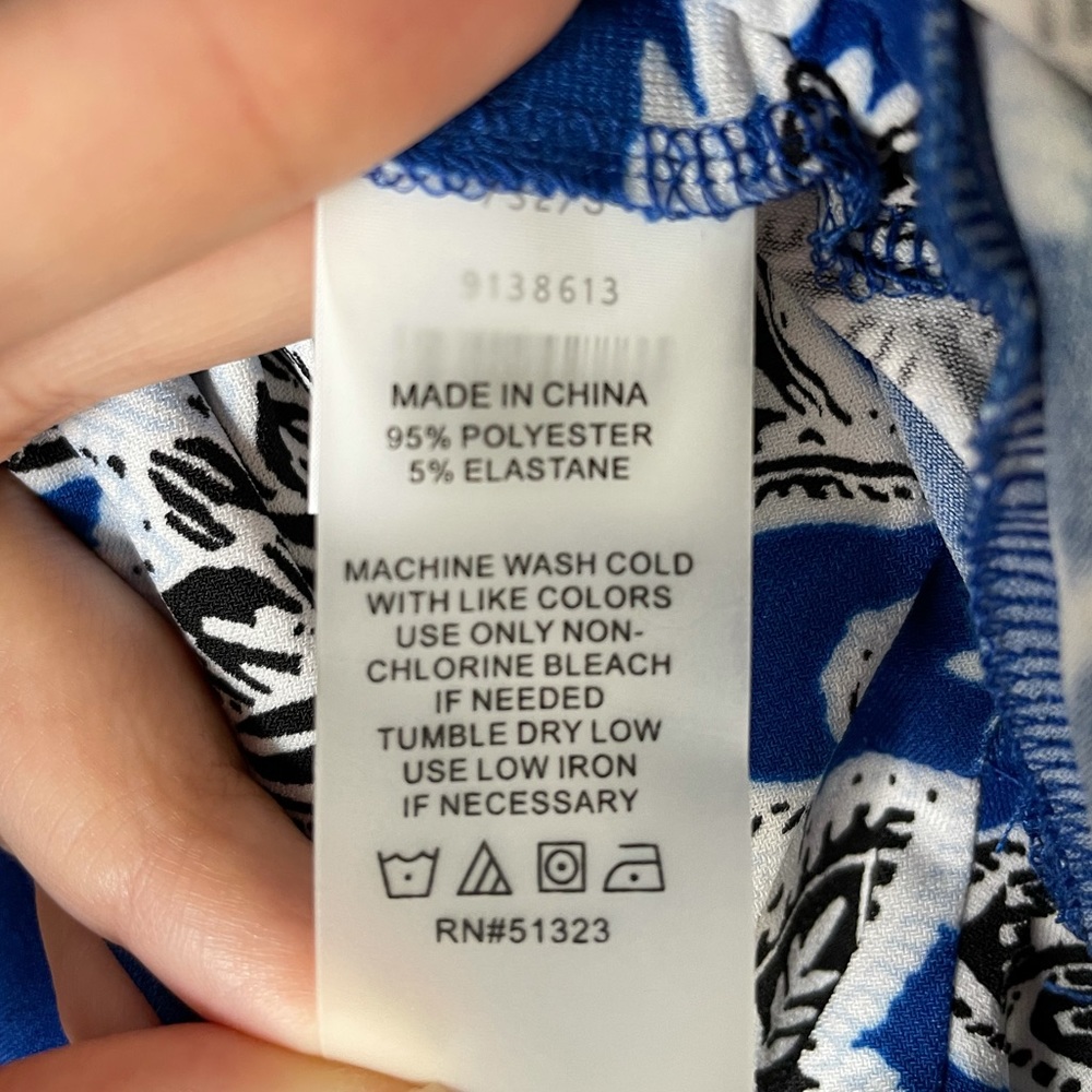 Vince Camuto Side Drawstring Floral Top - Picture 9 of 11